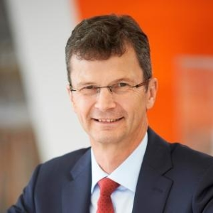 Dr. Norbert Gaus (Executive Vice President & Head of Research and Development in Digitalization and Automation at Siemens AG)