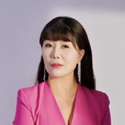 Helen Li (Founder of Flower & Horse in Spring)